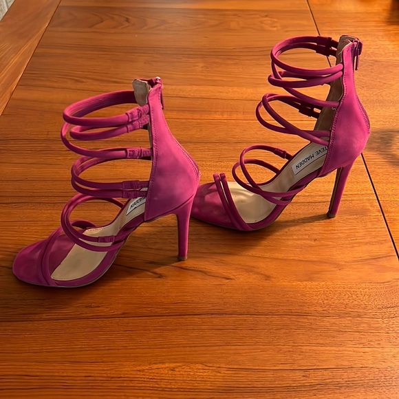 Steve Madden Tito Fuchsia Suede Strappy Stiletto Dress Sandals Size 5.5 - Picture 7 of 9